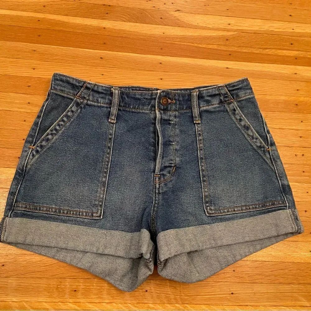 Hollister High Rise Mom Short 3”